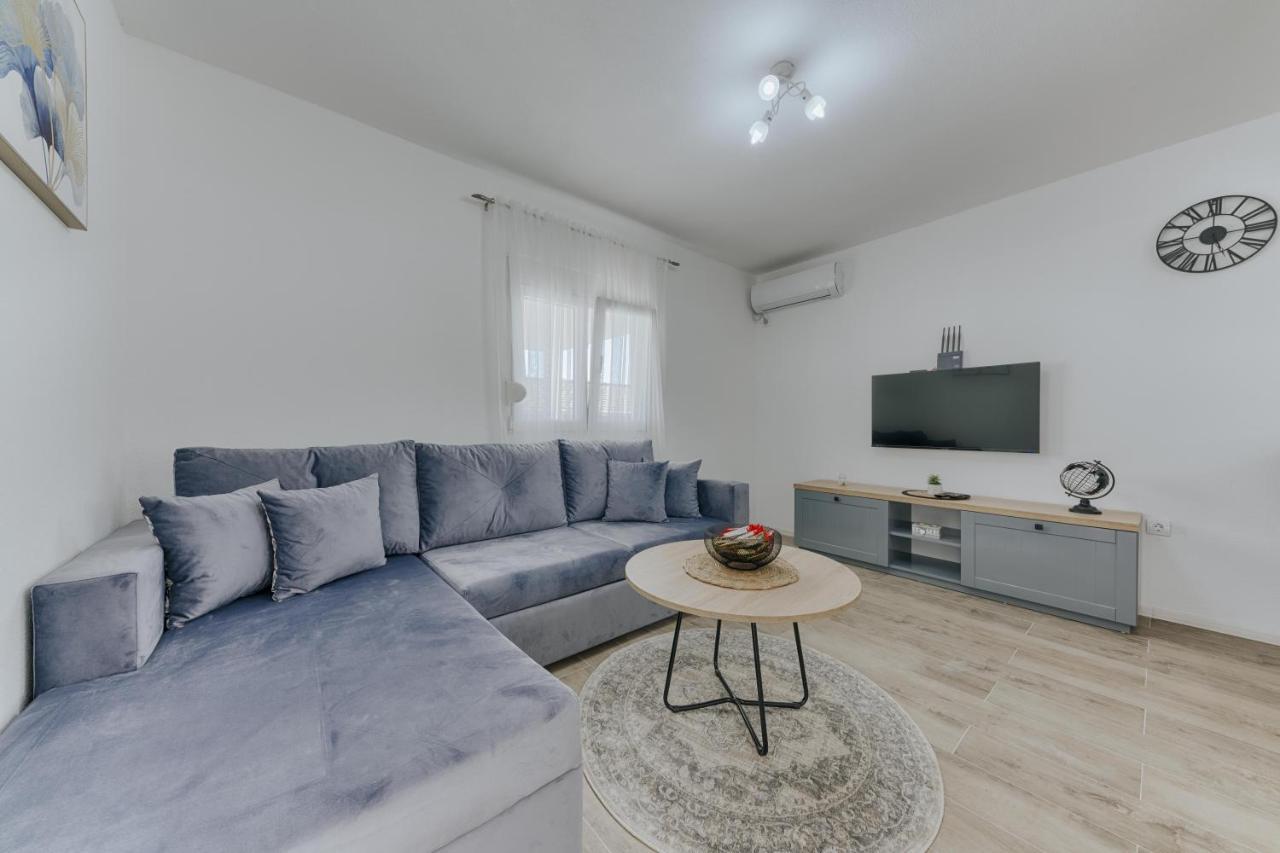 Apartmani Vittoria Bar Exteriör bild