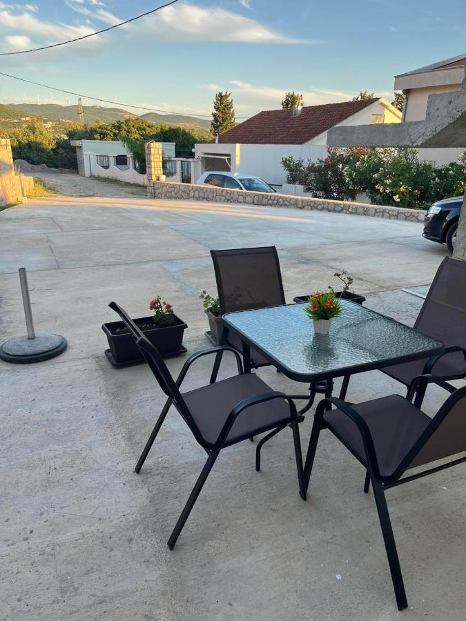 Apartmani Vittoria Bar Exteriör bild