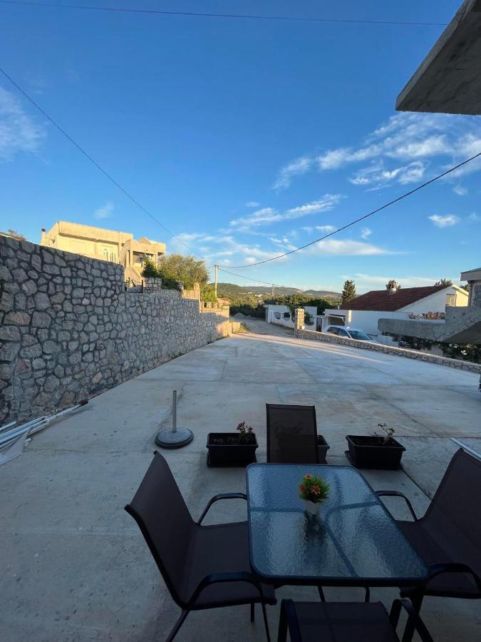 Apartmani Vittoria Bar Exteriör bild