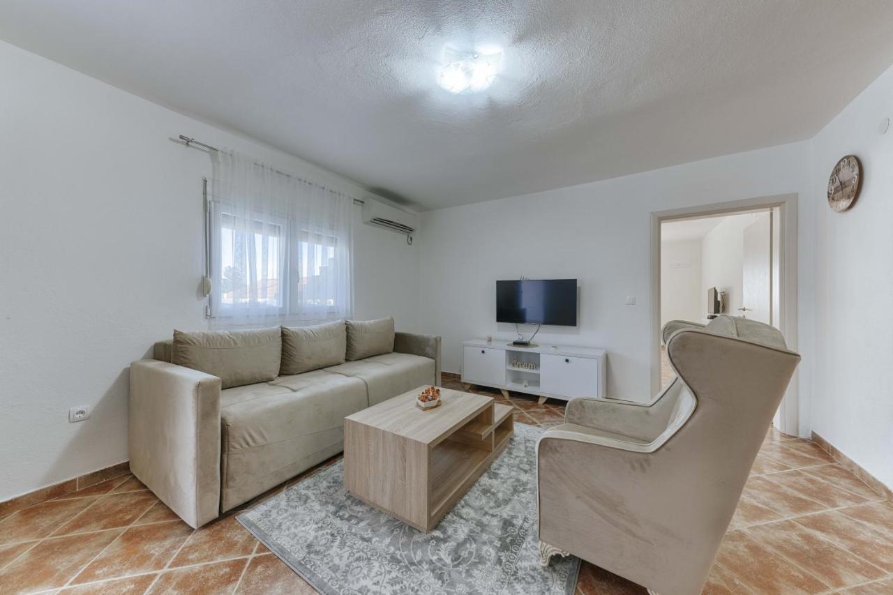 Apartmani Vittoria Bar Exteriör bild
