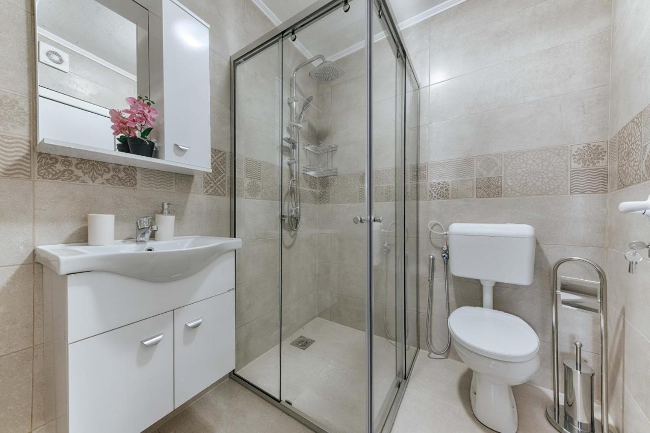 Apartmani Vittoria Bar Exteriör bild